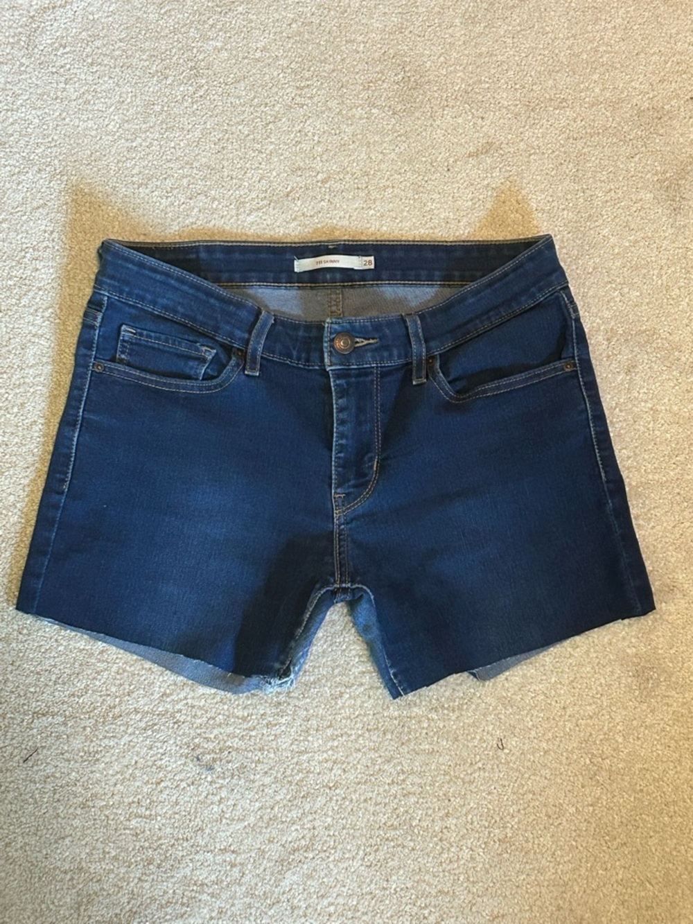 Levi’s Classic High-Rise Dark Blue Denim Shorts waist 28 item: 181
